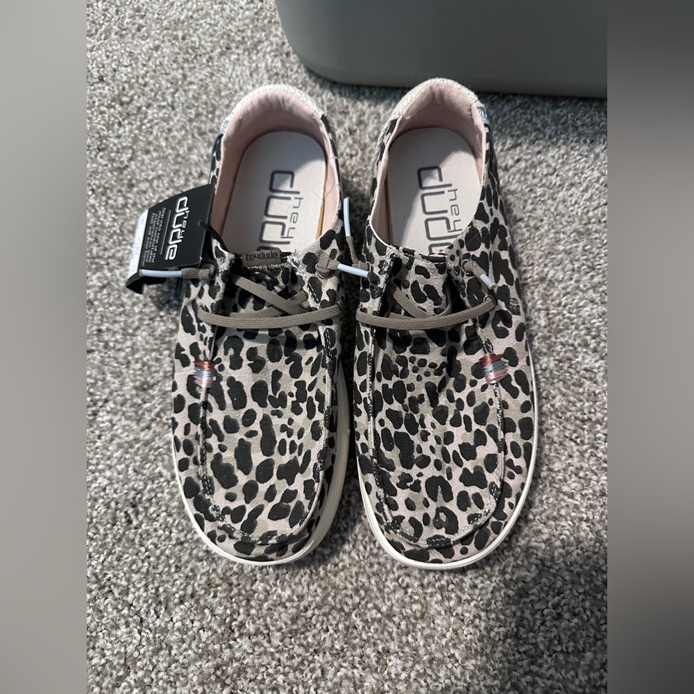 NWT HEY DUDE WENDY RISE JUNGLE SIZE 8